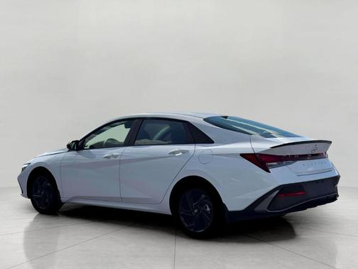 Serenity White Pearl 2026 Hyundai ELANTRA SEL Sport