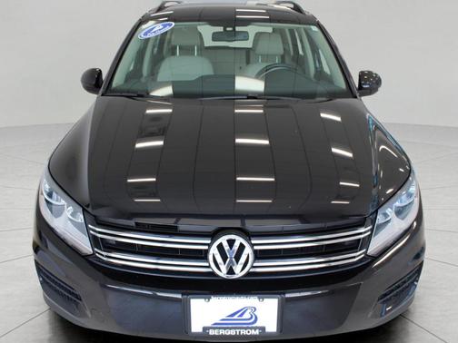 Deep Black Pearl Effect 2016 Volkswagen Tiguan S