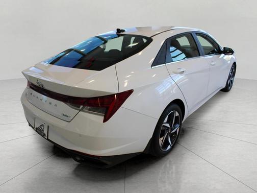 2022 Hyundai ELANTRA Limited