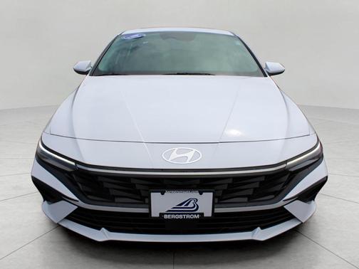 White 2024 Hyundai ELANTRA SEL