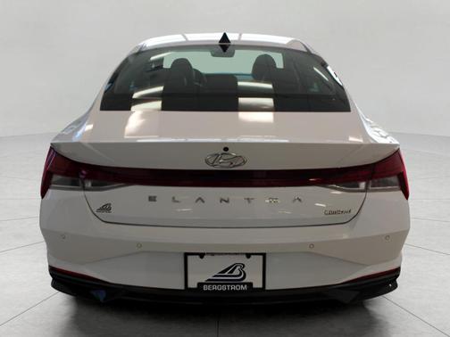 2022 Hyundai ELANTRA Limited