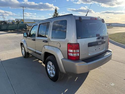 GOLD 2011 Jeep Liberty Sport