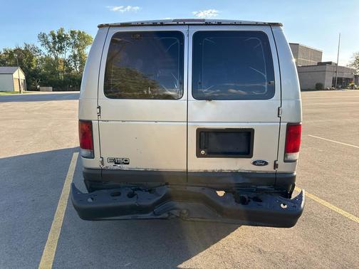 2003 Ford E150 Base