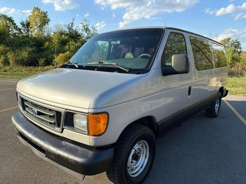 2003 Ford E150 Base