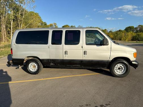 2003 Ford E150 Base