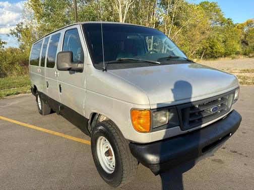2003 Ford E150 Base