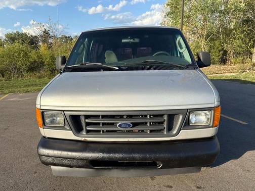 2003 Ford E150 Base