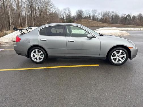 2004 INFINITI G35x Base