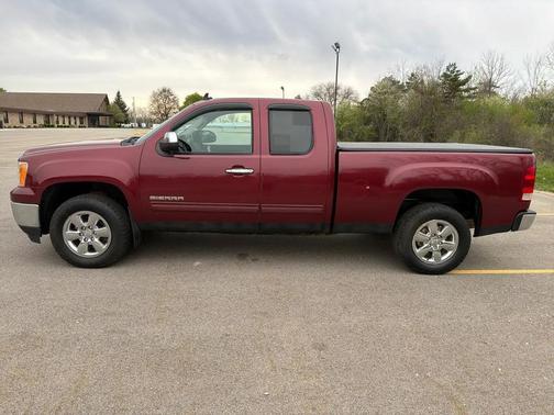 RED 2013 GMC Sierra 1500 SLE1