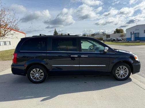 2014 Chrysler Town & Country Touring-L