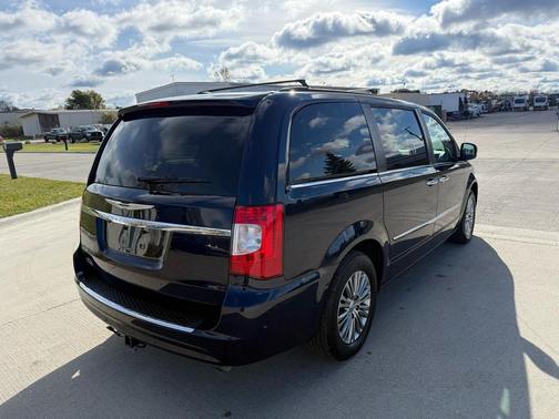 2014 Chrysler Town & Country Touring-L