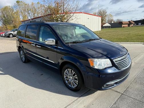 2014 Chrysler Town & Country Touring-L