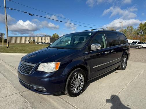 2014 Chrysler Town & Country Touring-L