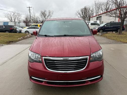 2016 Chrysler Town & Country S