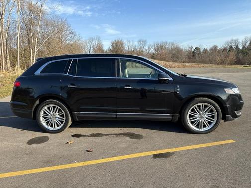 2019 Lincoln MKT Reserve