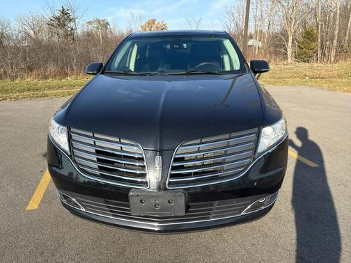 2019 Lincoln MKT Reserve