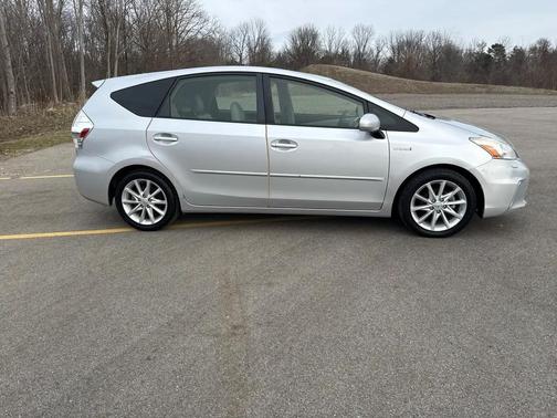 2013 Toyota Prius v Two