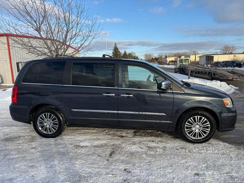 2014 Chrysler Town & Country Touring-L