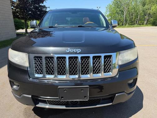 Brilliant Black Crystal Pearlcoat 2013 Jeep Grand Cherokee Overland