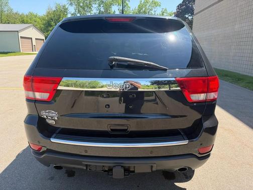 Brilliant Black Crystal Pearlcoat 2013 Jeep Grand Cherokee Overland