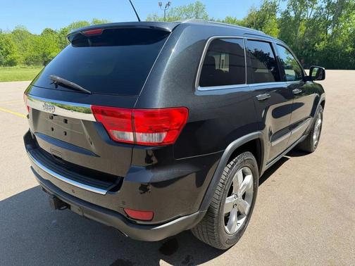 Brilliant Black Crystal Pearlcoat 2013 Jeep Grand Cherokee Overland