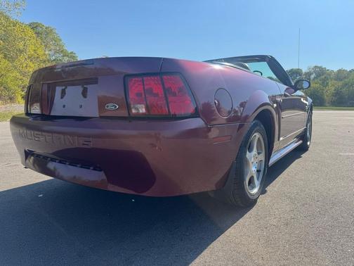 2004 Ford Mustang Deluxe