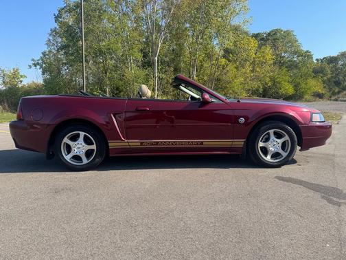 2004 Ford Mustang Deluxe