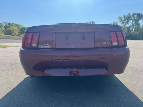 2004 Ford Mustang Deluxe