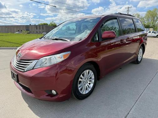 Salsa Red Pearl 2011 Toyota Sienna XLE