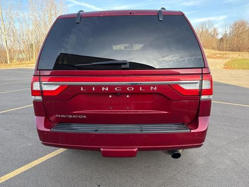 2017 Lincoln Navigator Select