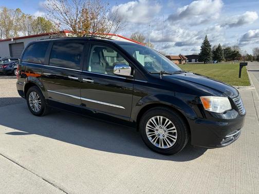 2013 Chrysler Town & Country Touring-L