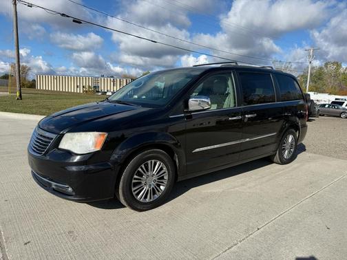 2013 Chrysler Town & Country Touring-L