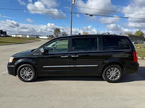 2013 Chrysler Town & Country Touring-L