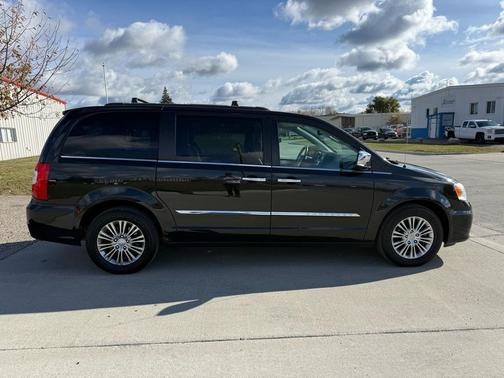 2013 Chrysler Town & Country Touring-L
