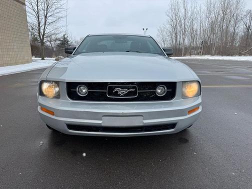 2007 Ford Mustang Deluxe