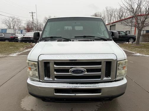 2009 Ford E350 Super Duty XLT