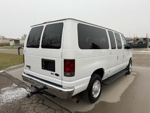2009 Ford E350 Super Duty XLT
