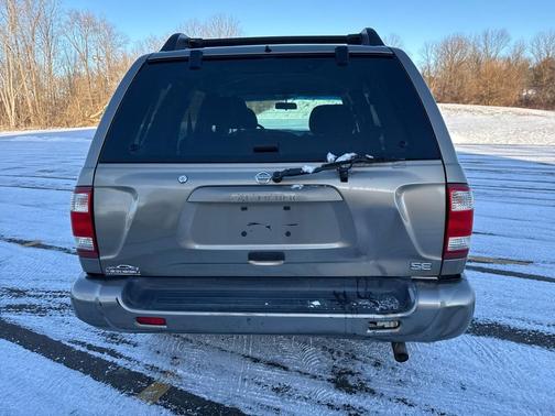 2004 Nissan Pathfinder SE
