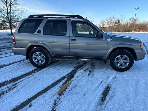 2004 Nissan Pathfinder SE