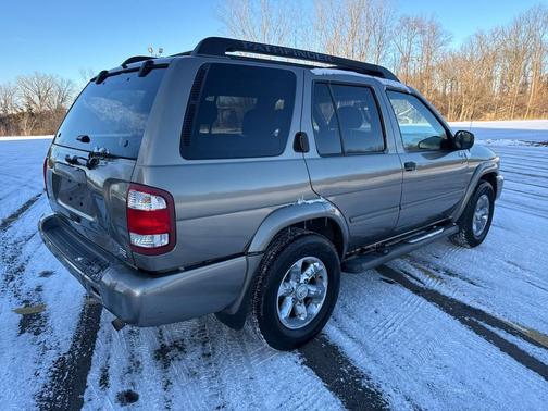 2004 Nissan Pathfinder SE