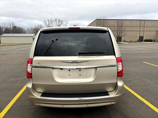 2013 Chrysler Town & Country Touring-L