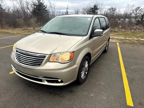 2013 Chrysler Town & Country Touring-L