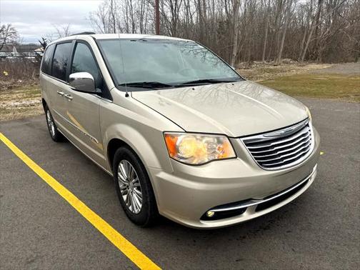 2013 Chrysler Town & Country Touring-L