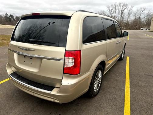 2013 Chrysler Town & Country Touring-L