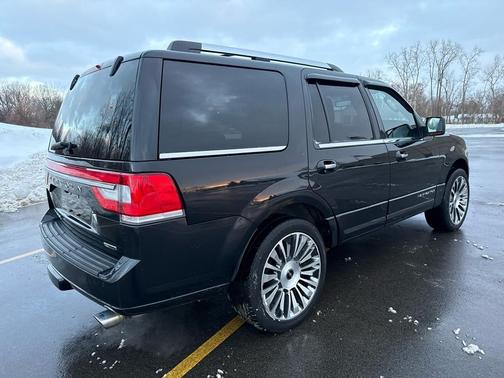 2015 Lincoln Navigator Base