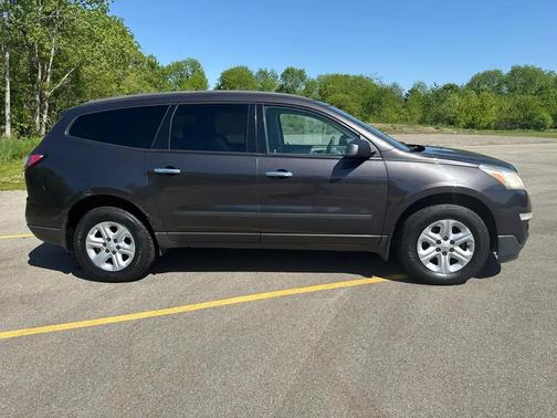 GRAY 2013 Chevrolet Traverse LS