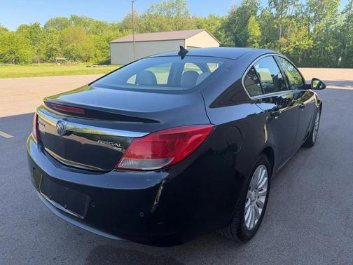 Black Onyx 2011 Buick Regal CXL