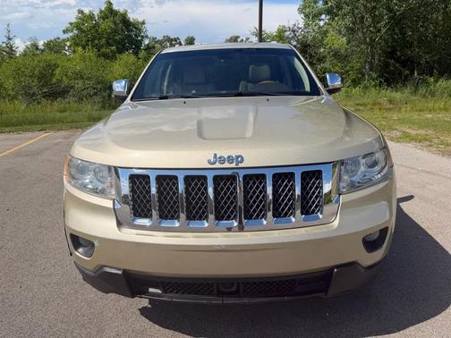 White Gold Clearcoat 2011 Jeep Grand Cherokee Overland