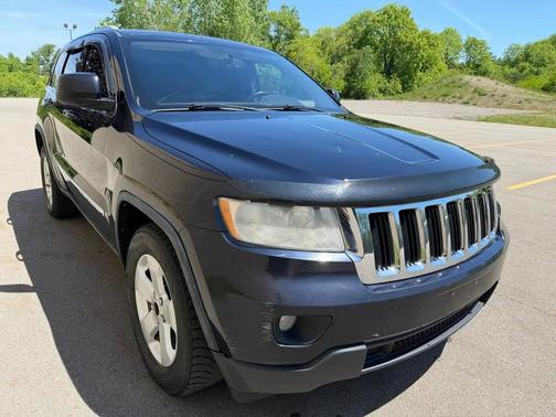 BLACK 2011 Jeep Grand Cherokee Laredo