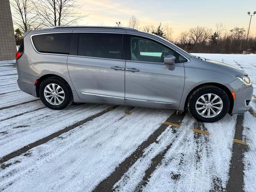 2018 Chrysler Pacifica Touring-L